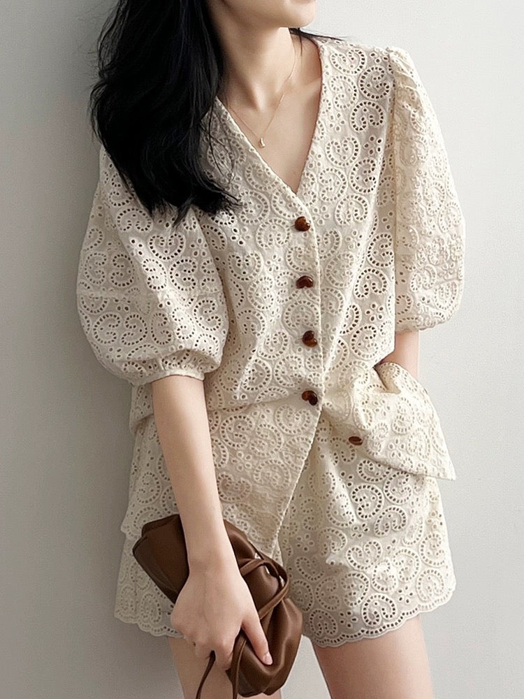 Small fragrance suit for women, summer, high-end, French style, short-sleeved lace top, shorts, fashionable and casual two-piece set
