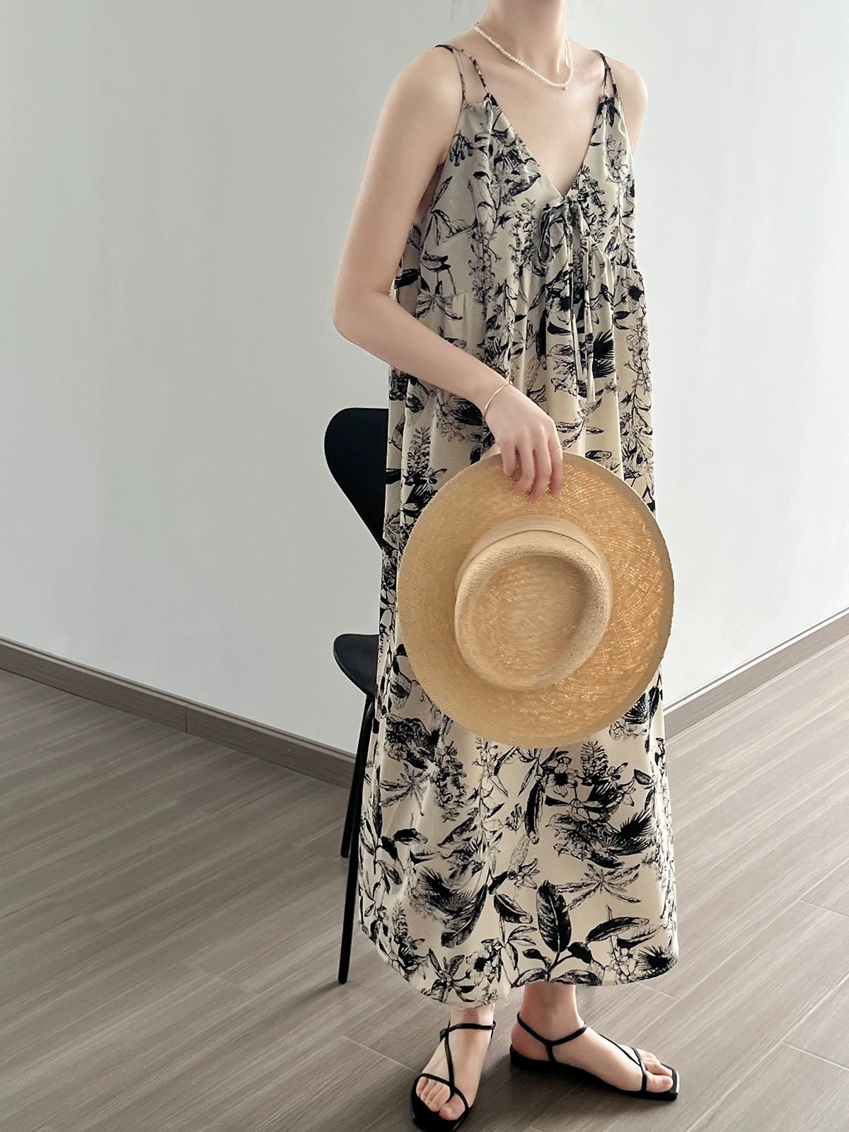 V-neck floral suspender dress women's summer tea break French seaside vacation ink print lazy style long skirt