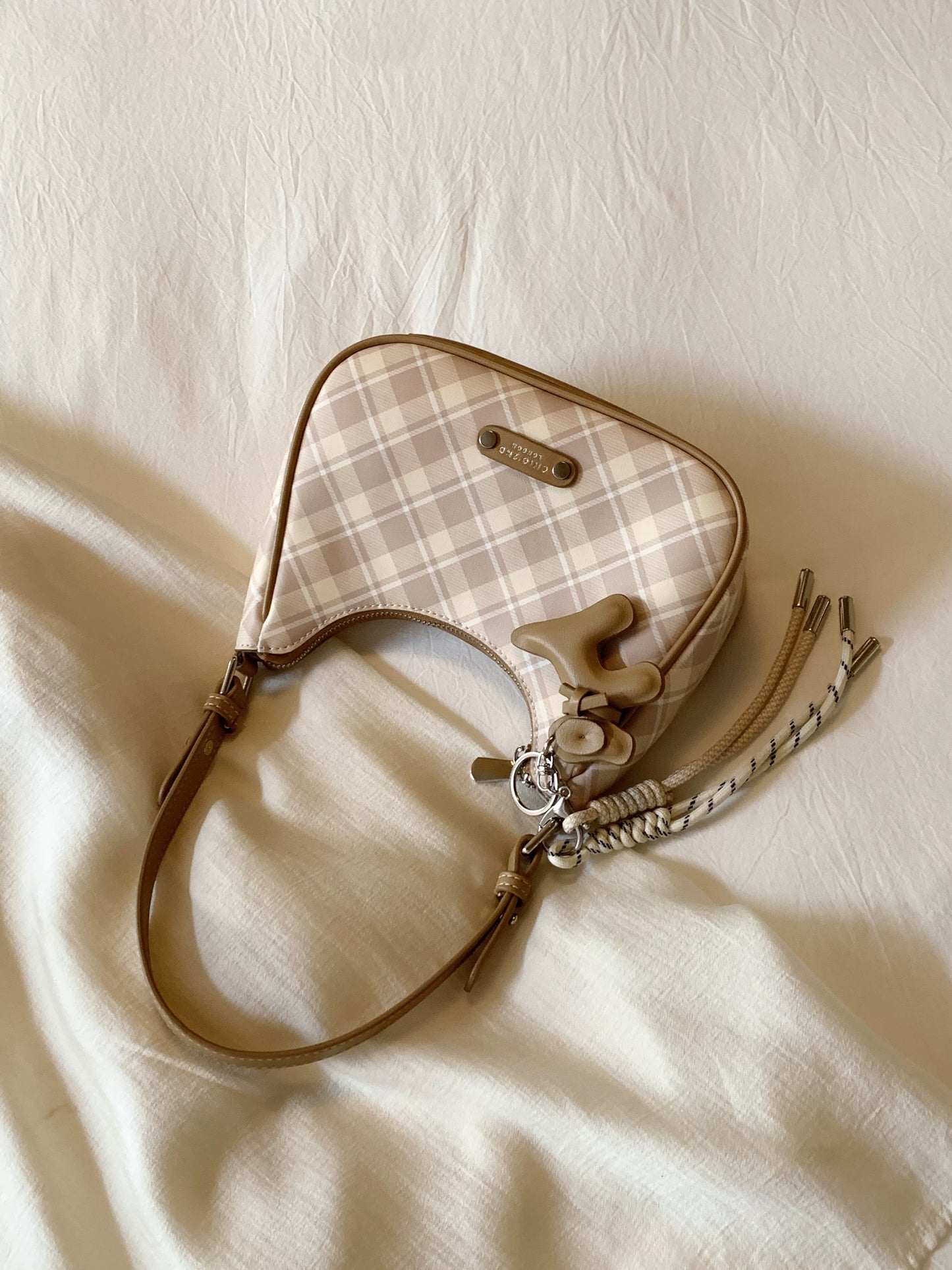Chio2nd Autumn/Winter Parisian Shoulder Bag for Women, 2025 New Retro Plaid Commuter Shoulder/Crossbody Bag