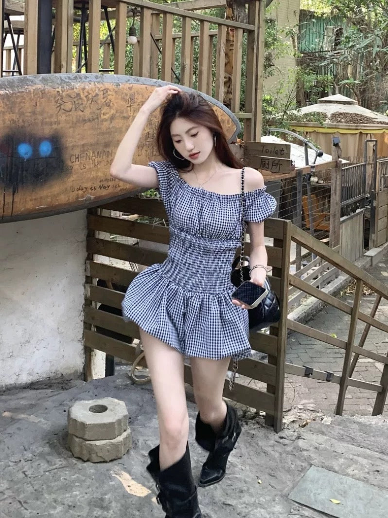 French retro short-sleeved one-shoulder plaid dress for women in summer with slim waist A-line skirt for petite short skirt