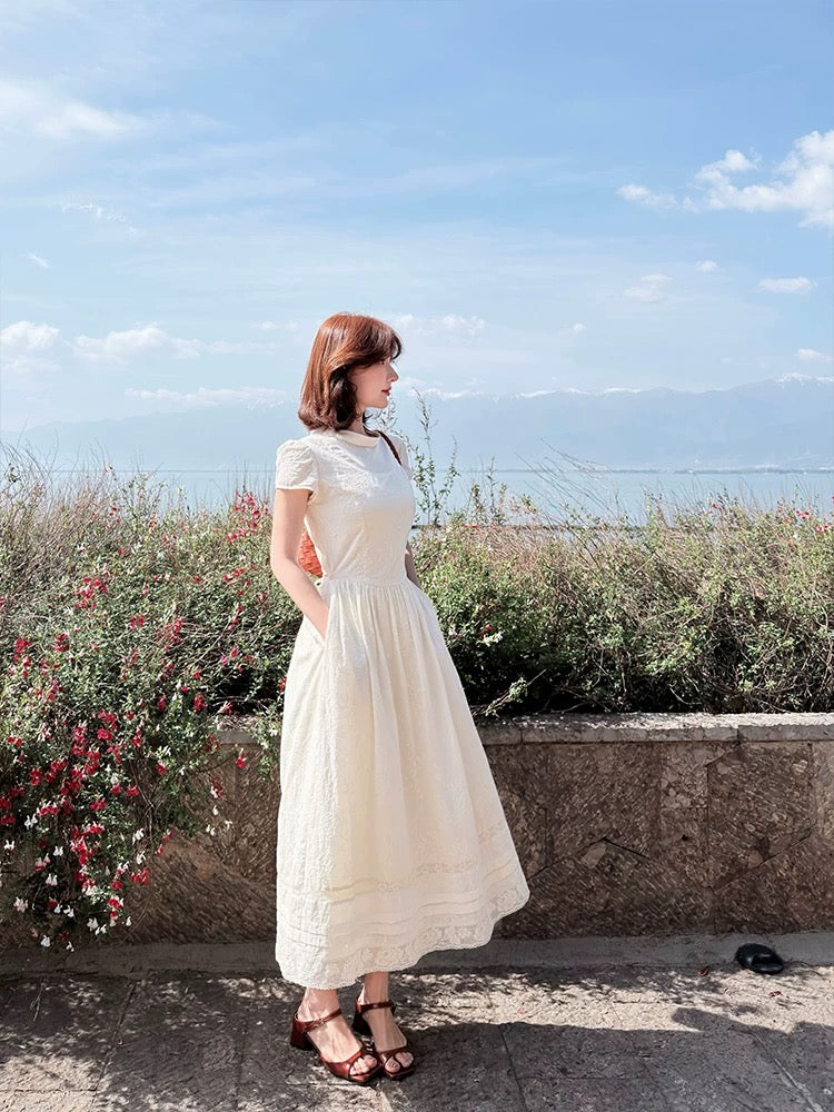 Lei Yingjun [Wind Chime Summer] Retro High Neck Short Sleeve Jacquard Dress with Waist Fit and Lace Patchwork Long Skirt