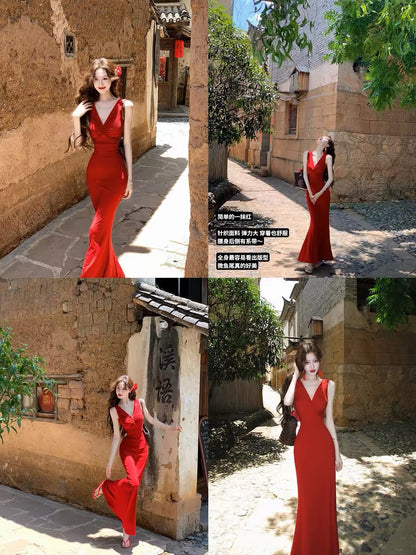 Eating green vegetables [Sicily] Bright red dress with a flattering effect, V-neck, knotted waist, and slimming fishtail silhouette.