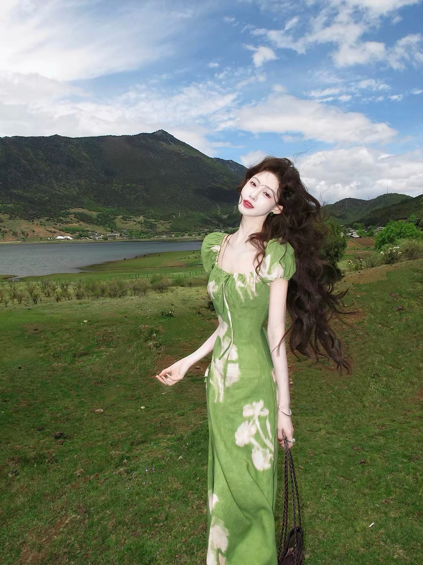 Eat green vegetables [Ma Lv Zhi Xia] French tie-dye print dress, square neck, puff sleeves, waist-cinching, slimming long skirt