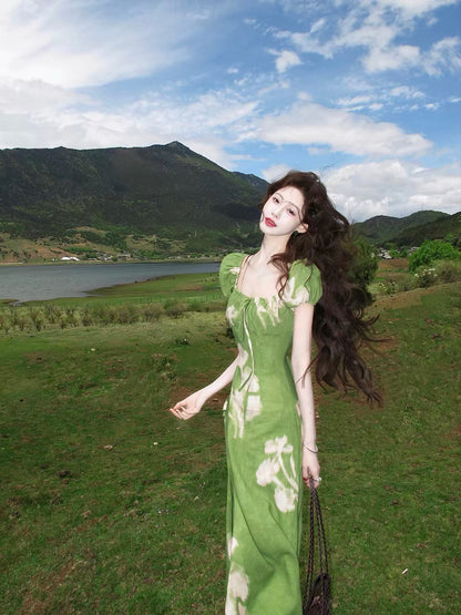Eat green vegetables [Ma Lv Zhi Xia] French tie-dye print dress, square neck, puff sleeves, waist-cinching, slimming long skirt