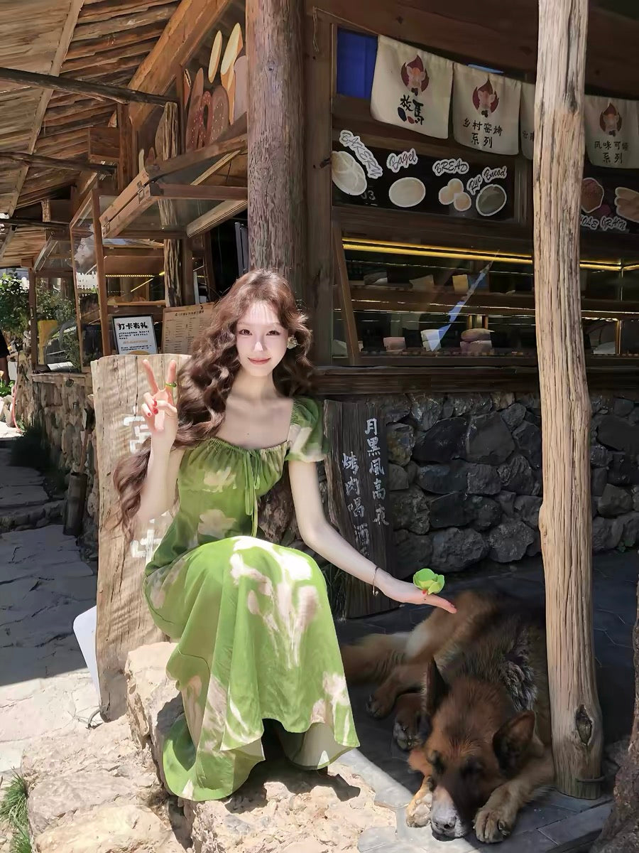Eat green vegetables [Ma Lv Zhi Xia] French tie-dye print dress, square neck, puff sleeves, waist-cinching, slimming long skirt