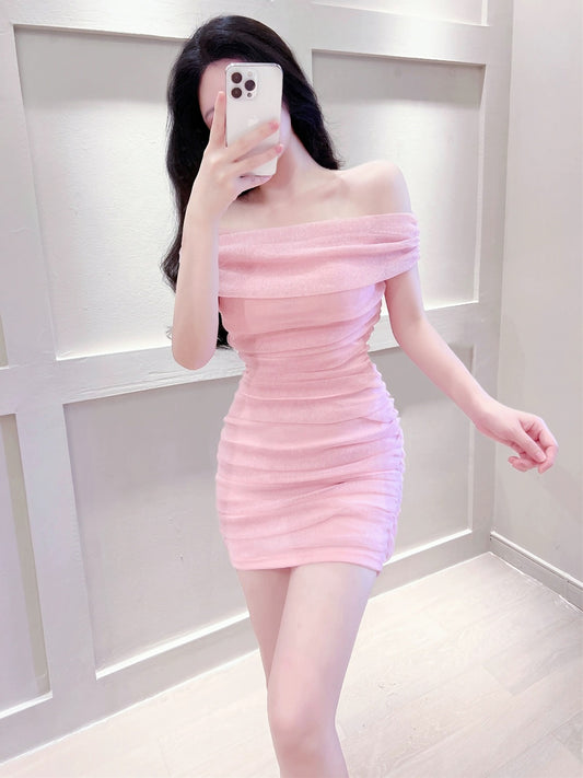 Pink one-shoulder Internet celebrity slim-fit shoulder-length dress