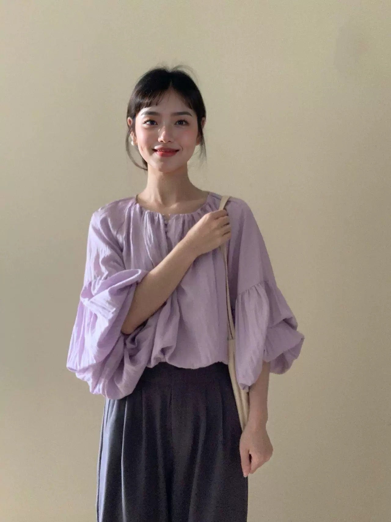 Early spring Korean outfits, gentle temperament shirts, unique tops, casual wide-leg pants, two-piece set, fashionable and age-reducing