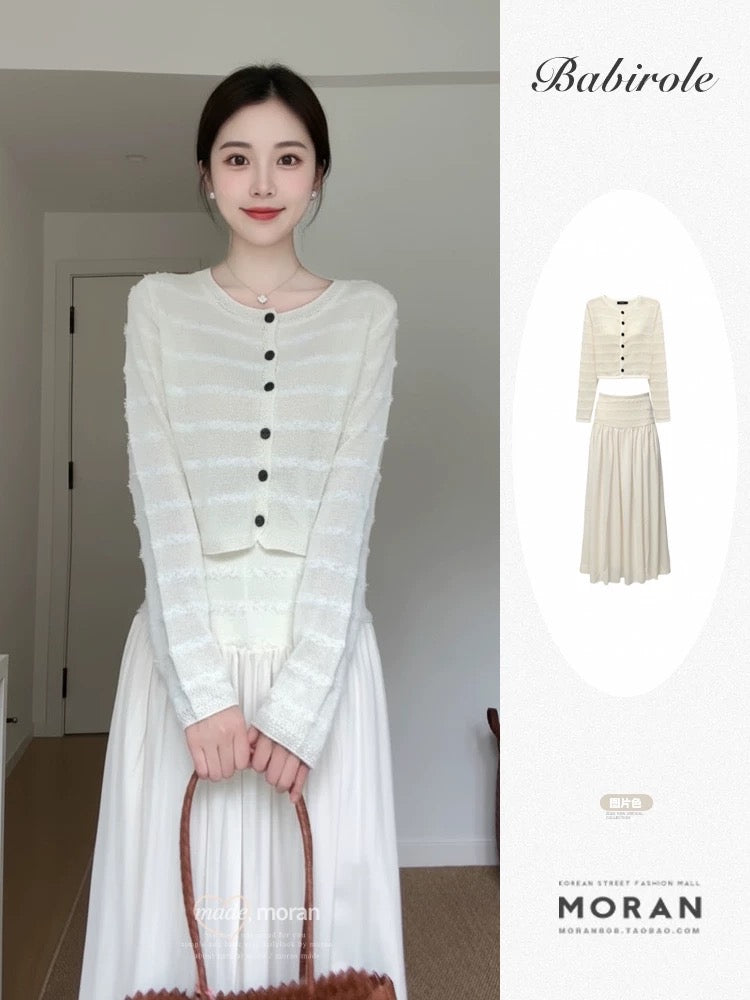 French-style gentle and ladylike knitted cardigan and long skirt, white autumn and winter fashion two-piece set with a youthful feel.