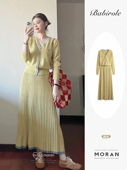 French-style yellow knitted cardigan, skirt, and dress two-piece set for women, a sophisticated and youthful autumn outfit.