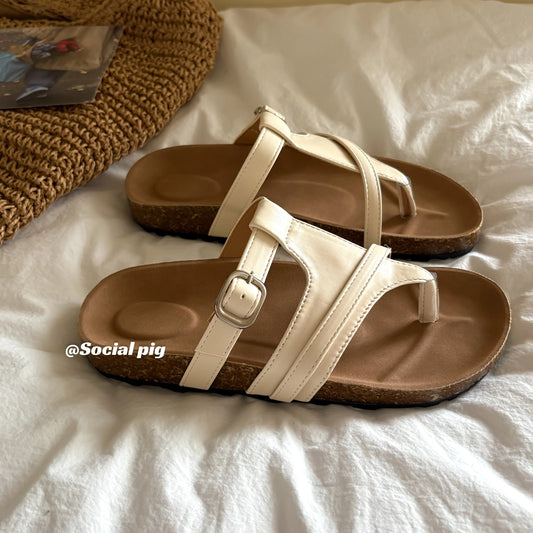 Genfecor niche Birkenstock shoes for women, summer wear, French style, retro flat sandals for the beach.
