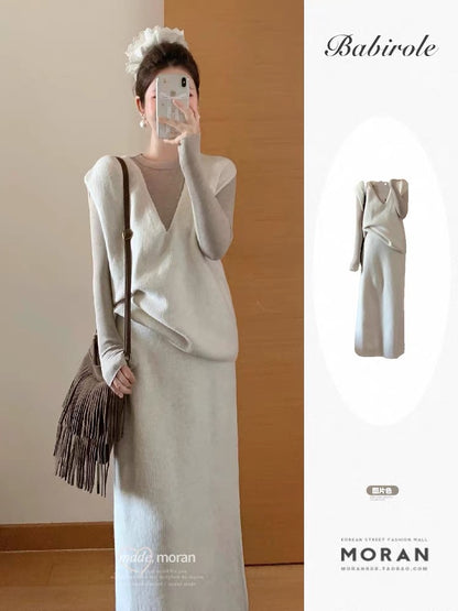 A sophisticated and elegant three-piece Korean-style suit dress perfect for spring and autumn, exuding a gentle and fashionable charm.