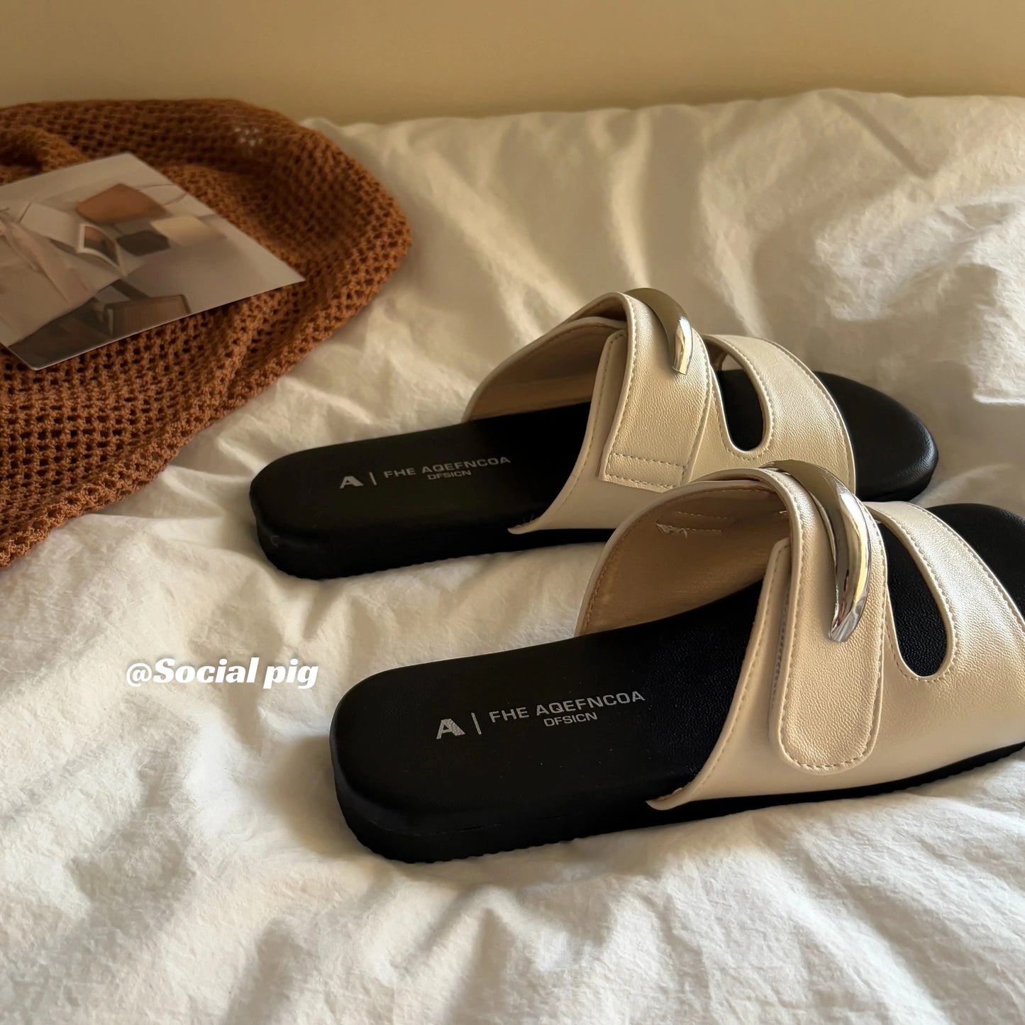 Genfecor soft-soled slippers for women, perfect for summer, flat, fairy-like style, suitable for skirts, non-slip, one-strap sandals.
