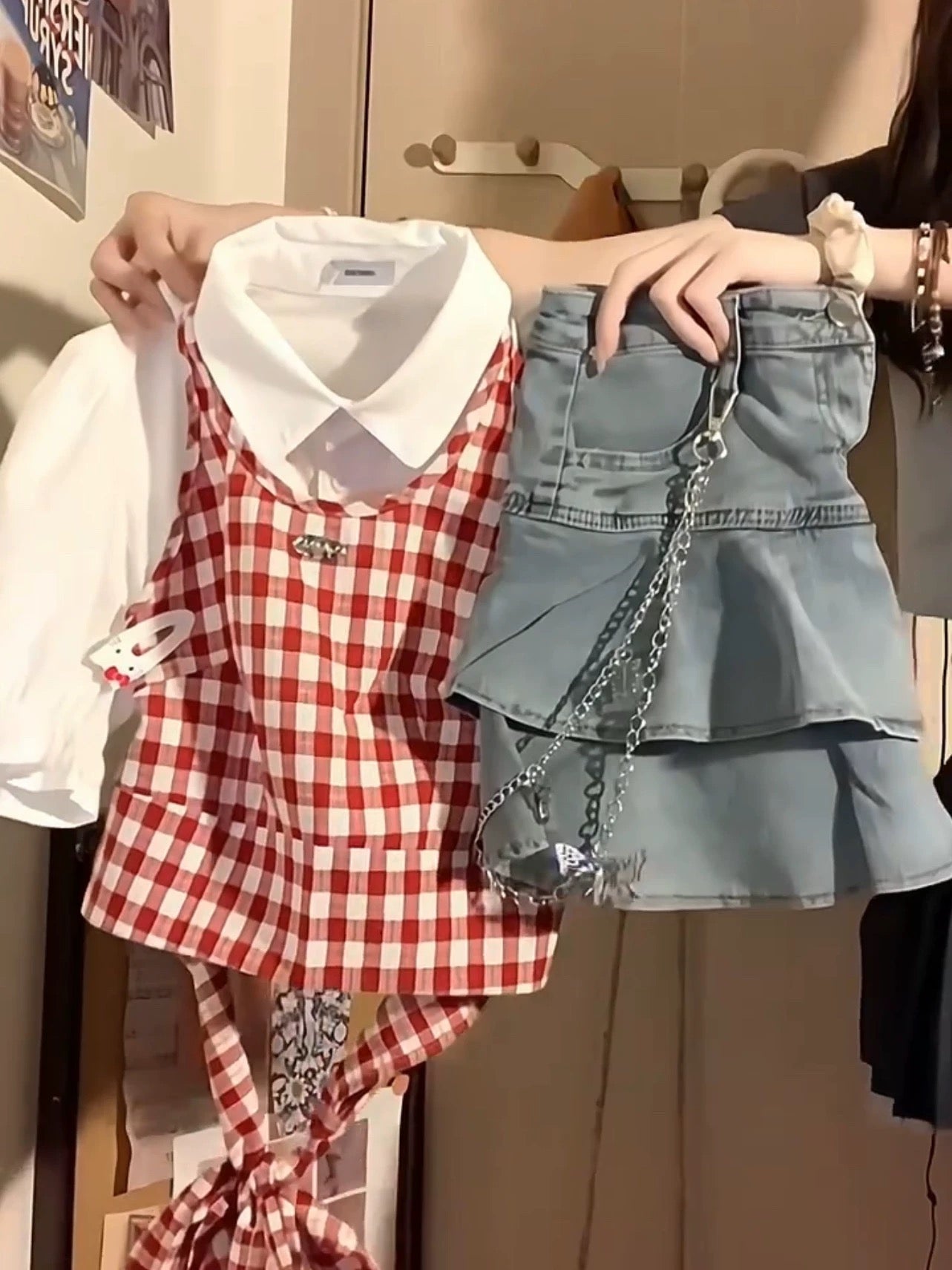Sweet hot girl red plaid shirt top two-piece suit camisole denim pleated skirt petite summer outfit