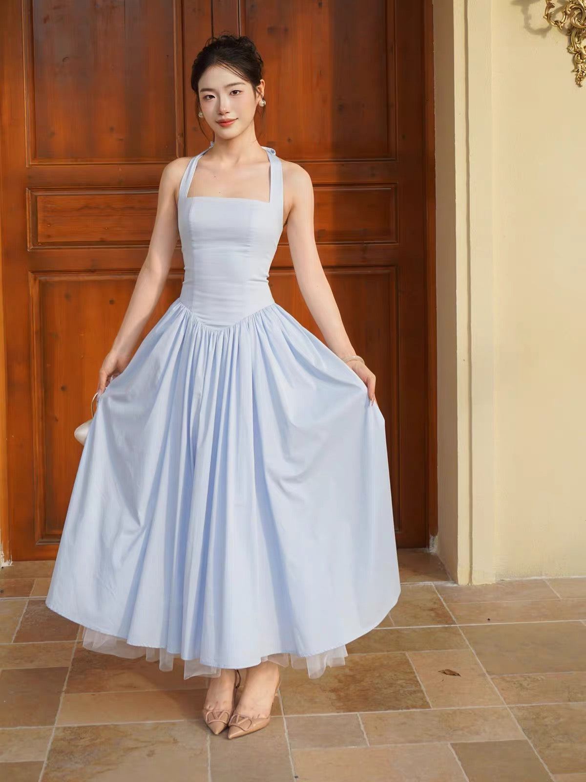 DANA Vintage Hepburn-Style Backless Halter Dress – An Exquisite, Elegant Midi Gown (reminiscent of the iconic "Bei Weiwei" look)