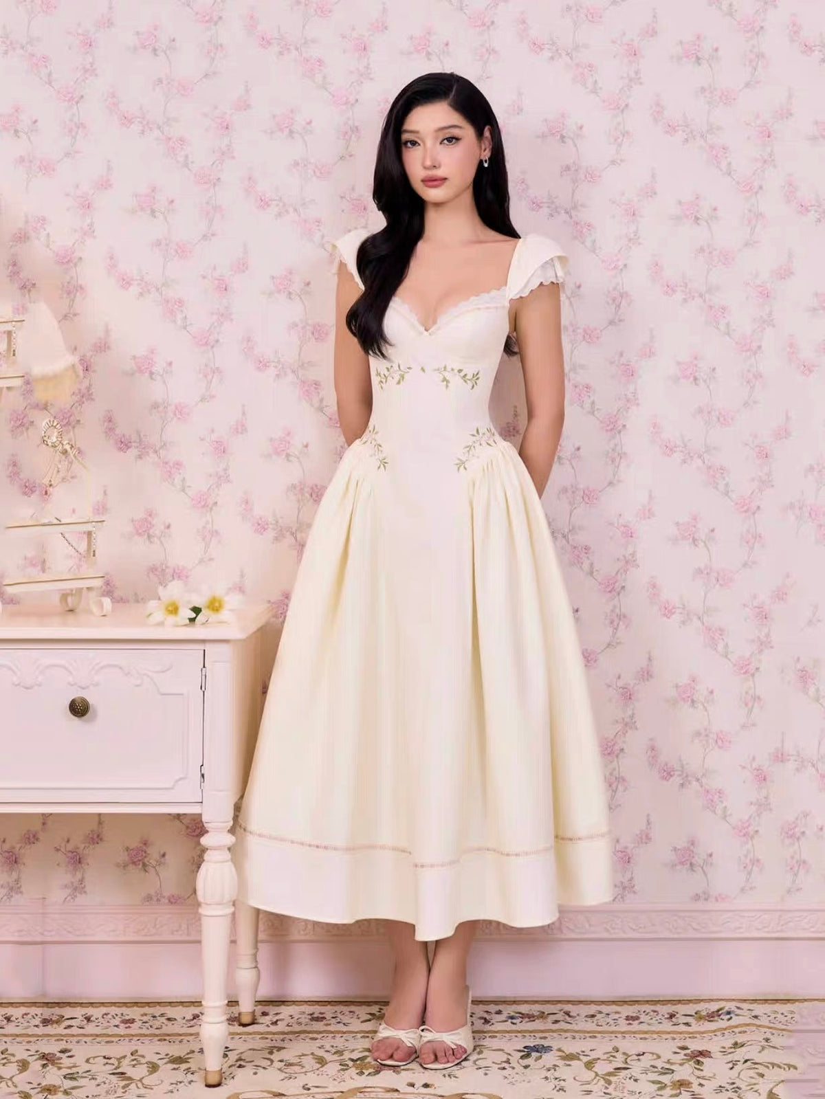 DANA Sweet Heiress-Style White Princess Dress – Lace V-Neck, Cinched-Waist, Full-Skirt Evening Gown