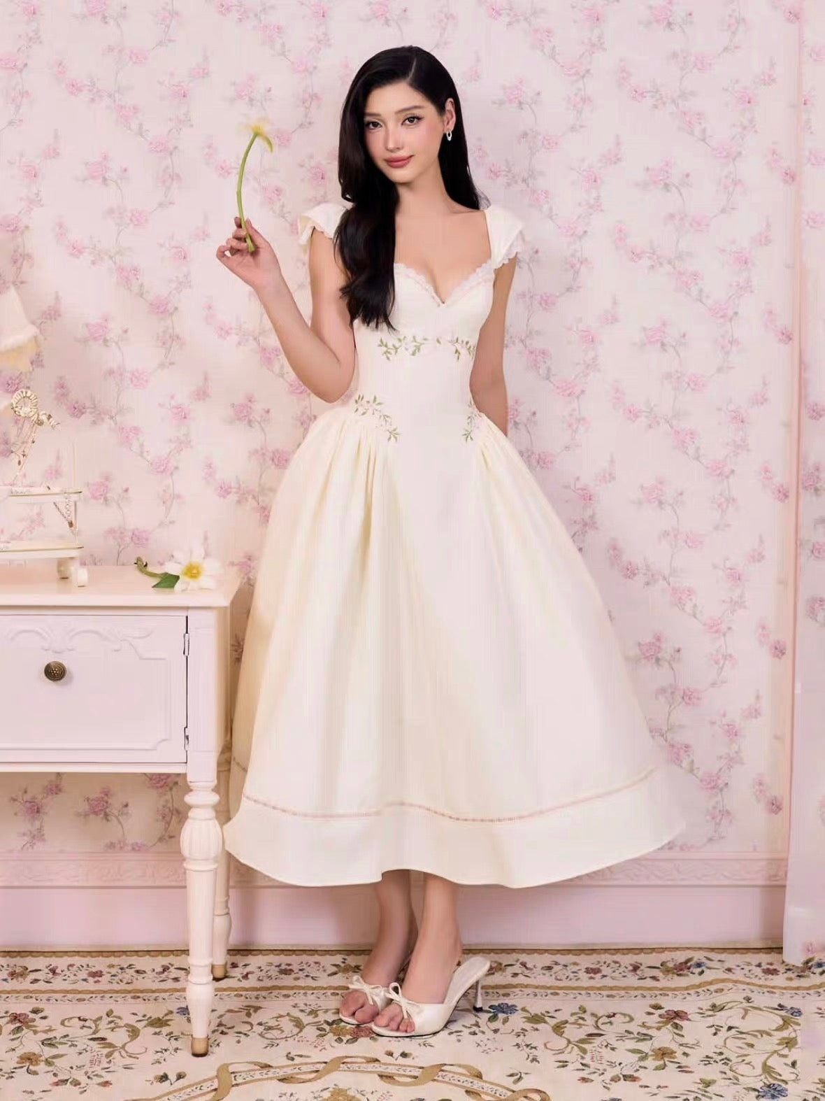 DANA Sweet Heiress-Style White Princess Dress – Lace V-Neck, Cinched-Waist, Full-Skirt Evening Gown