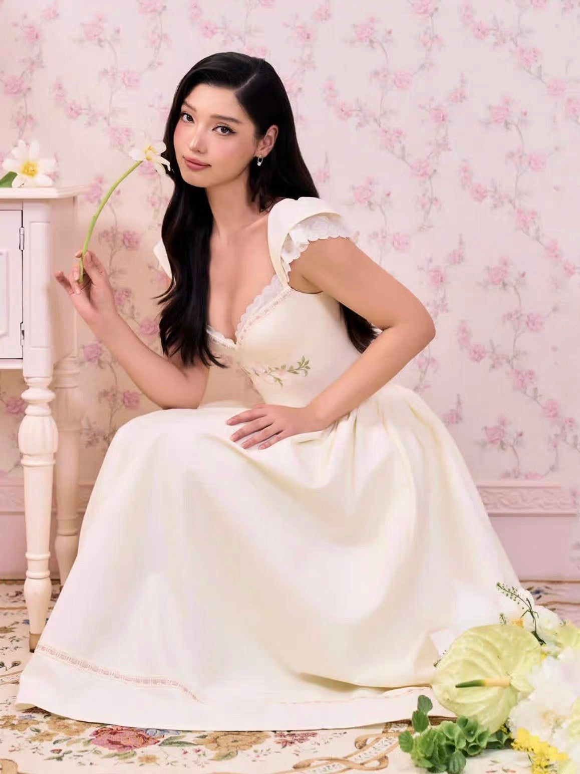 DANA Sweet Heiress-Style White Princess Dress – Lace V-Neck, Cinched-Waist, Full-Skirt Evening Gown