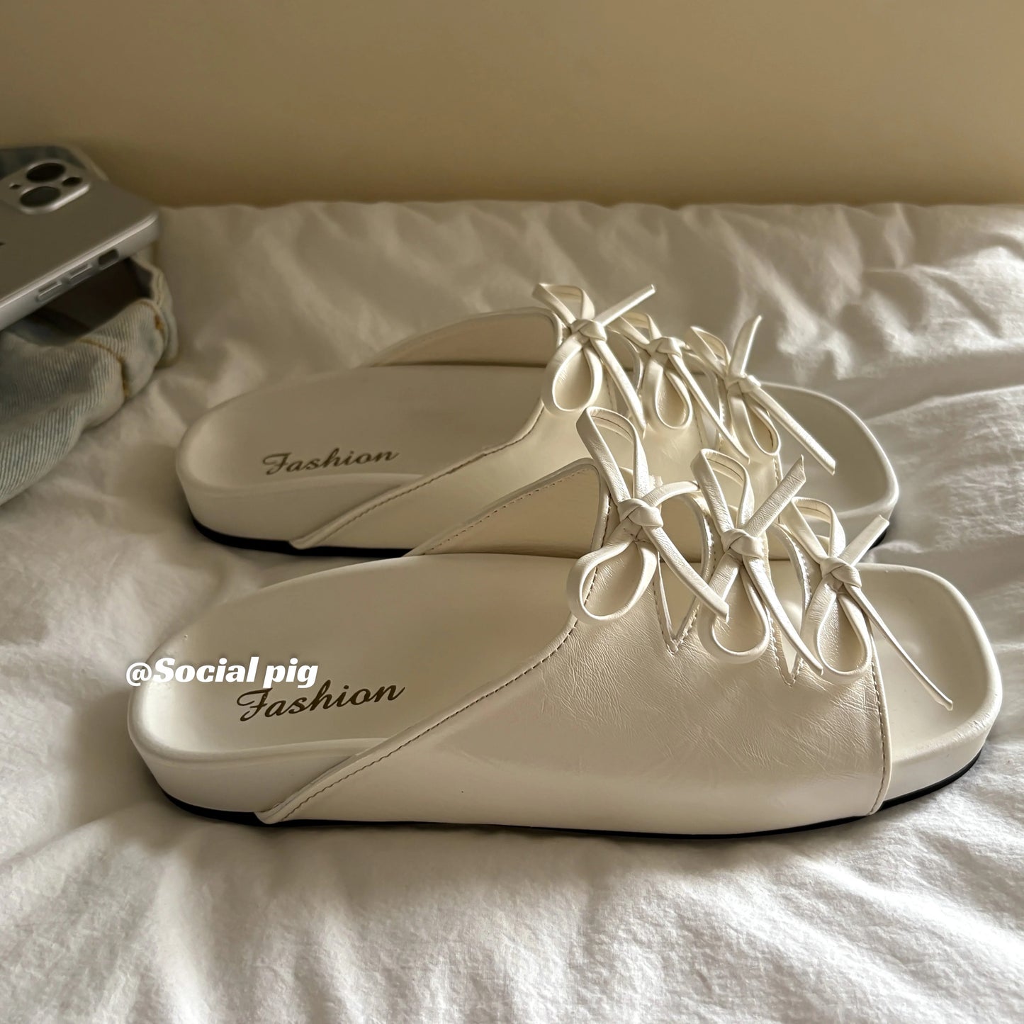 Social Pig Niche One-Stroke Birkenstock Slippers for Women, Perfect for Summer Wear with Bow and Skirts, Casual Sandals