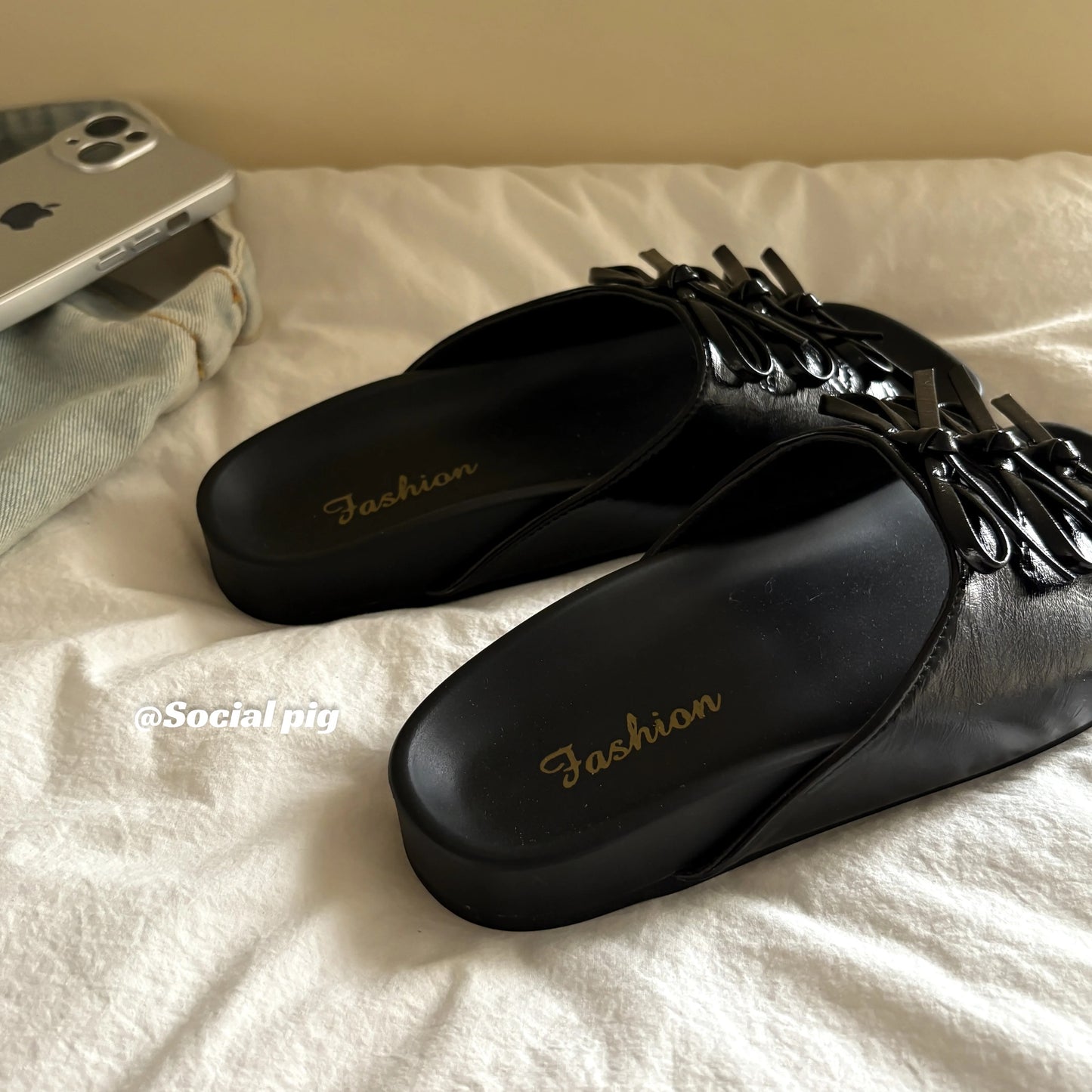 Social Pig Niche One-Stroke Birkenstock Slippers for Women, Perfect for Summer Wear with Bow and Skirts, Casual Sandals