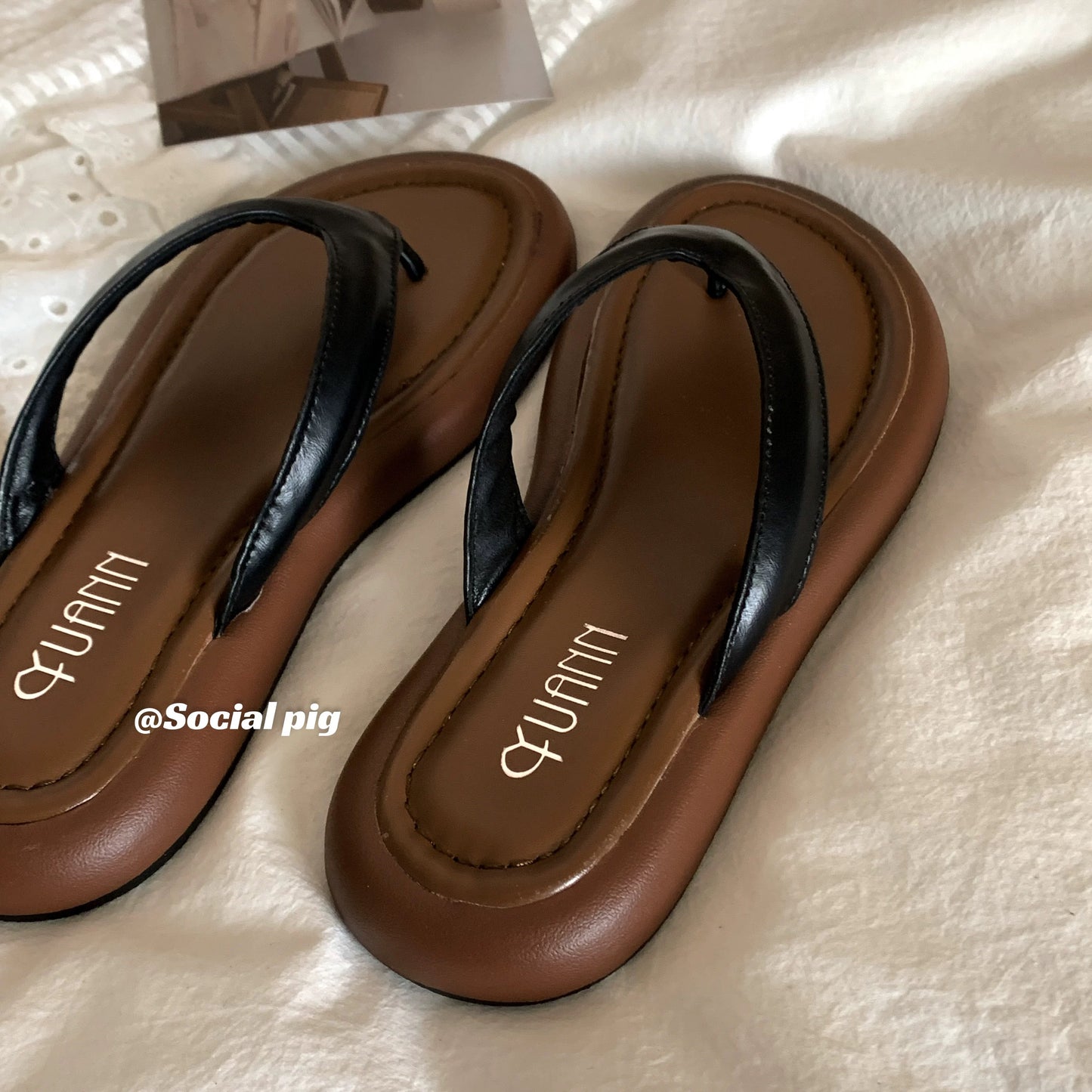 Summer wear as you like~ Korean retro minimalist flip-flops for women, perfect for summer, flat, beach shoes