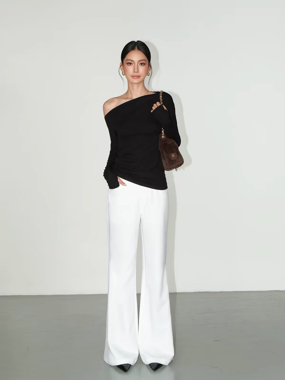 NEVA HU Asymmetric One-Shoulder Knitted Top – A Statement Piece Featuring Draped, Pleated Details and Long Sleeves