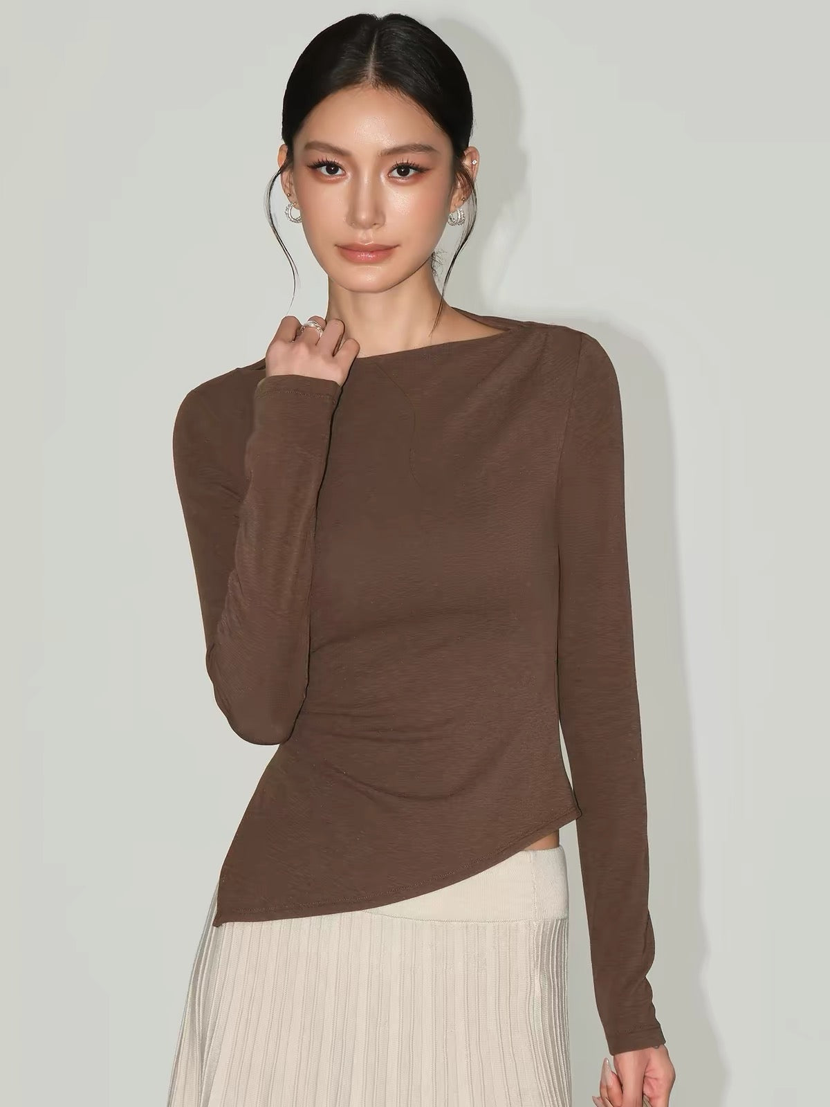 NEVA HU Women’s Asymmetric Long-Sleeve Knit Top – A Sophisticated, Slim-Fit, Waist-Defining Piece with a Stylish, Elevated Aesthetic