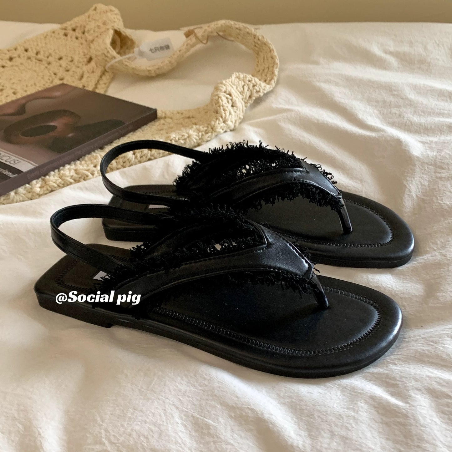 So elegant with a Korean flair! These unique French-style sandals have a bohemian vibe and are perfect for Roman beach.