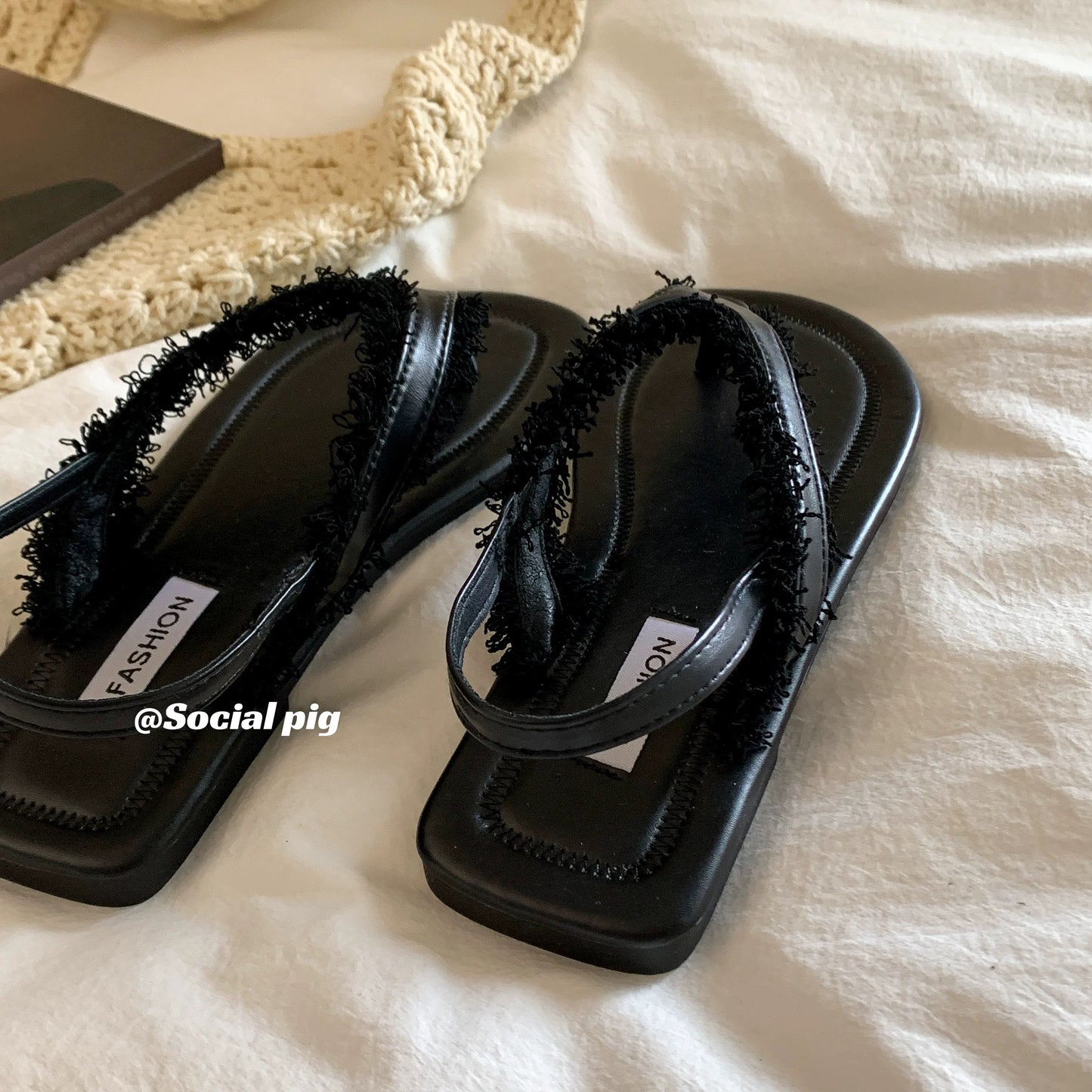 So elegant with a Korean flair! These unique French-style sandals have a bohemian vibe and are perfect for Roman beach.