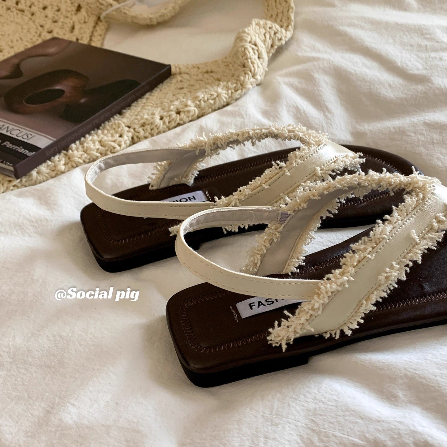 So elegant with a Korean flair! These unique French-style sandals have a bohemian vibe and are perfect for Roman beach.