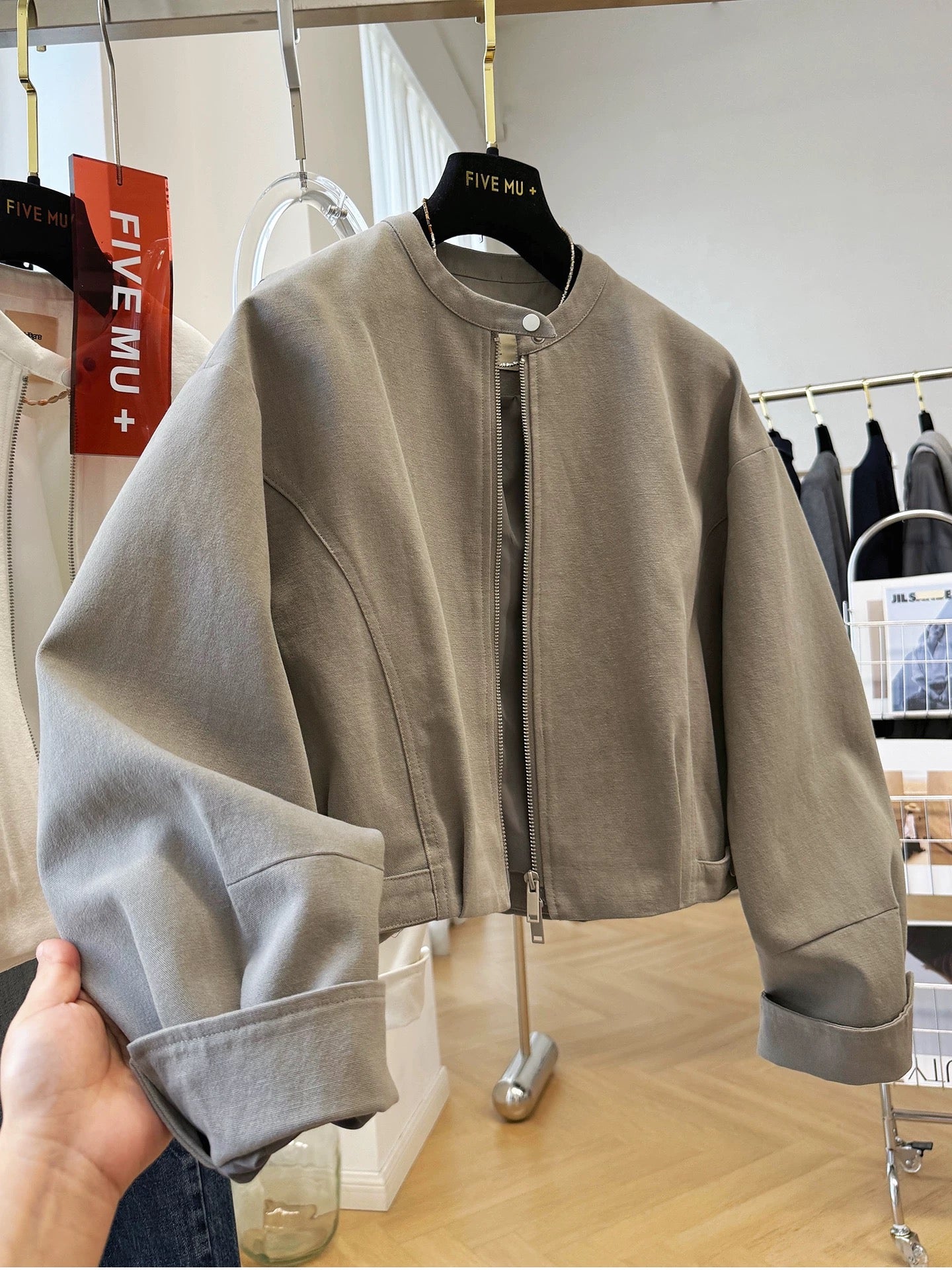 High-end Korean style round neck short coat for women in autumn, great-looking casual jacket tops
