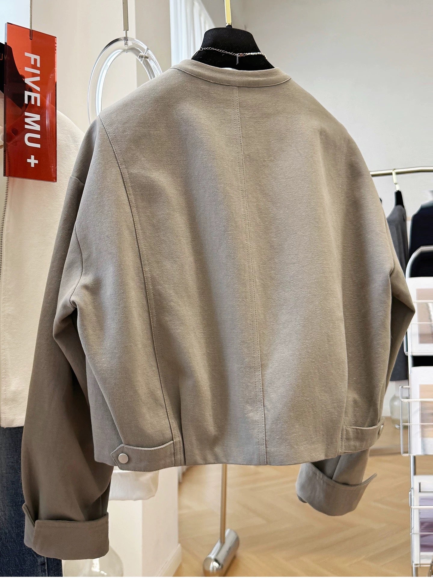High-end Korean style round neck short coat for women in autumn, great-looking casual jacket tops