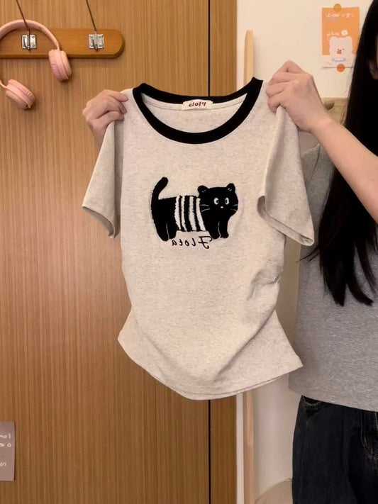 The universe of cream flocked cat color matching right shoulder short-sleeved T-shirt for women Japanese age-reducing short top summer new style