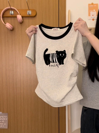 The universe of cream flocked cat color matching right shoulder short-sleeved T-shirt for women Japanese age-reducing short top summer new style
