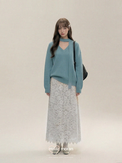 A stunningly beautiful Korean-style two-piece outfit featuring a blue sweater and lace skirt, perfect for autumn and winter.