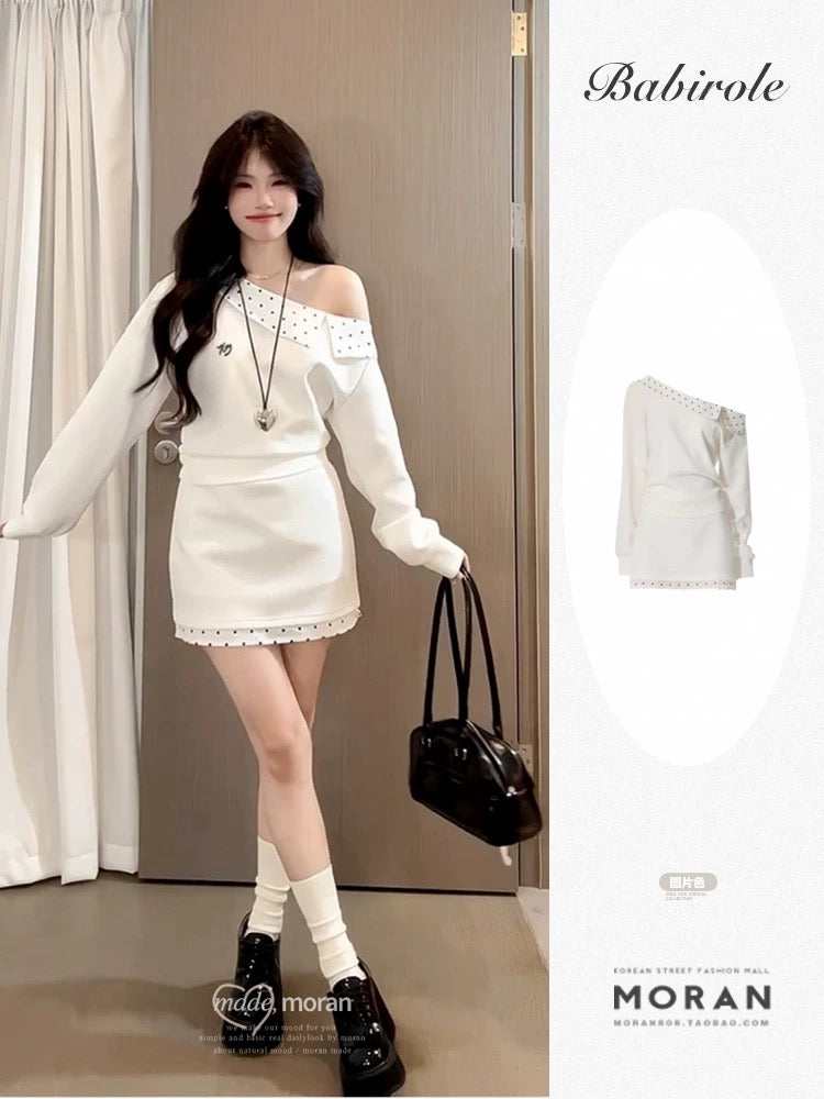 College style sweet and spicy two-piece set: off-shoulder sweatshirt top and bodycon mini skirt, Korean style for petite women in autumn.