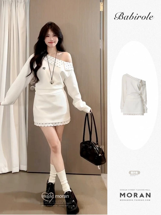 College style sweet and spicy two-piece set: off-shoulder sweatshirt top and bodycon mini skirt, Korean style for petite women in autumn.
