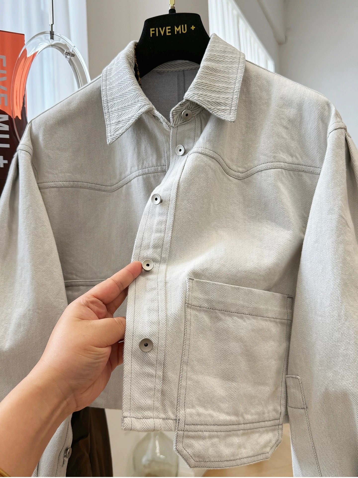 High-end unique lapel short denim jacket for women spring and autumn super good-looking casual small work jacket top