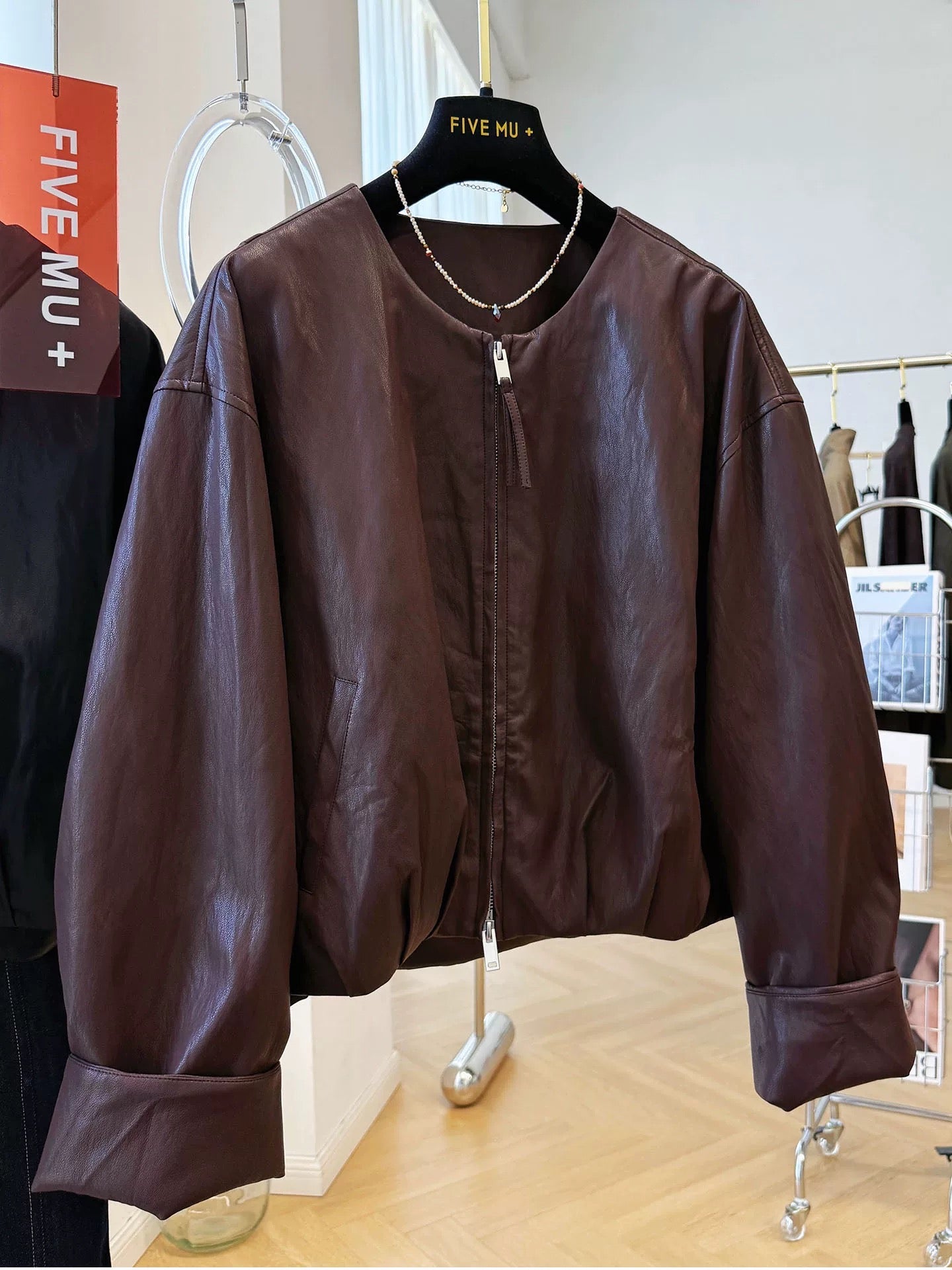 2025 unique super hot round neck small leather jacket for women autumn high-end feeling super good-looking small short pu leather jacket coat