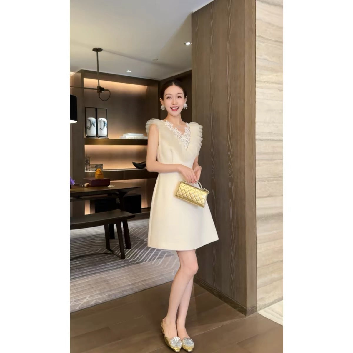 Wang Haha [80% Sweet] Summer 2026 New Arrival: Sleeveless V-Neck Cropped Acetate Dress with Elaborate Ruffle Paneling