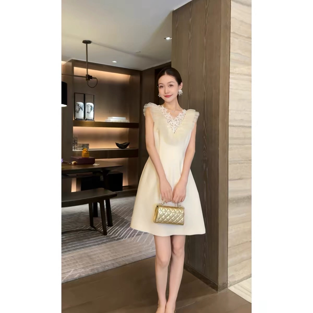 Wang Haha [80% Sweet] Summer 2026 New Arrival: Sleeveless V-Neck Cropped Acetate Dress with Elaborate Ruffle Paneling