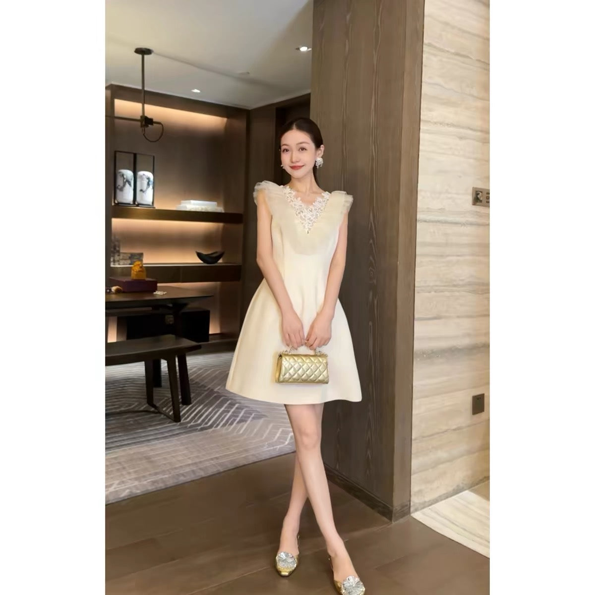 Wang Haha [80% Sweet] Summer 2026 New Arrival: Sleeveless V-Neck Cropped Acetate Dress with Elaborate Ruffle Paneling