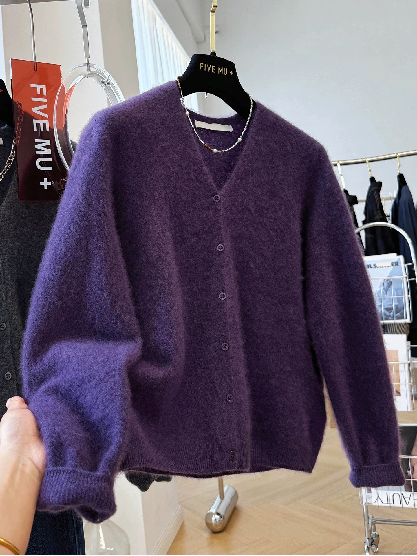 High-end brushed wool sweater for women Korean style V-neck knitted cardigan autumn and winter sweater very beautiful outer top