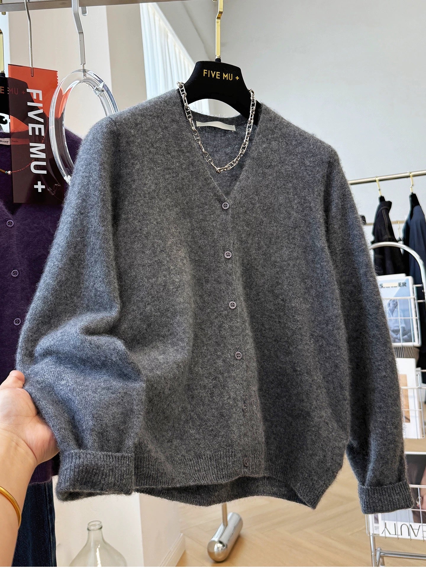 High-end brushed wool sweater for women Korean style V-neck knitted cardigan autumn and winter sweater very beautiful outer top