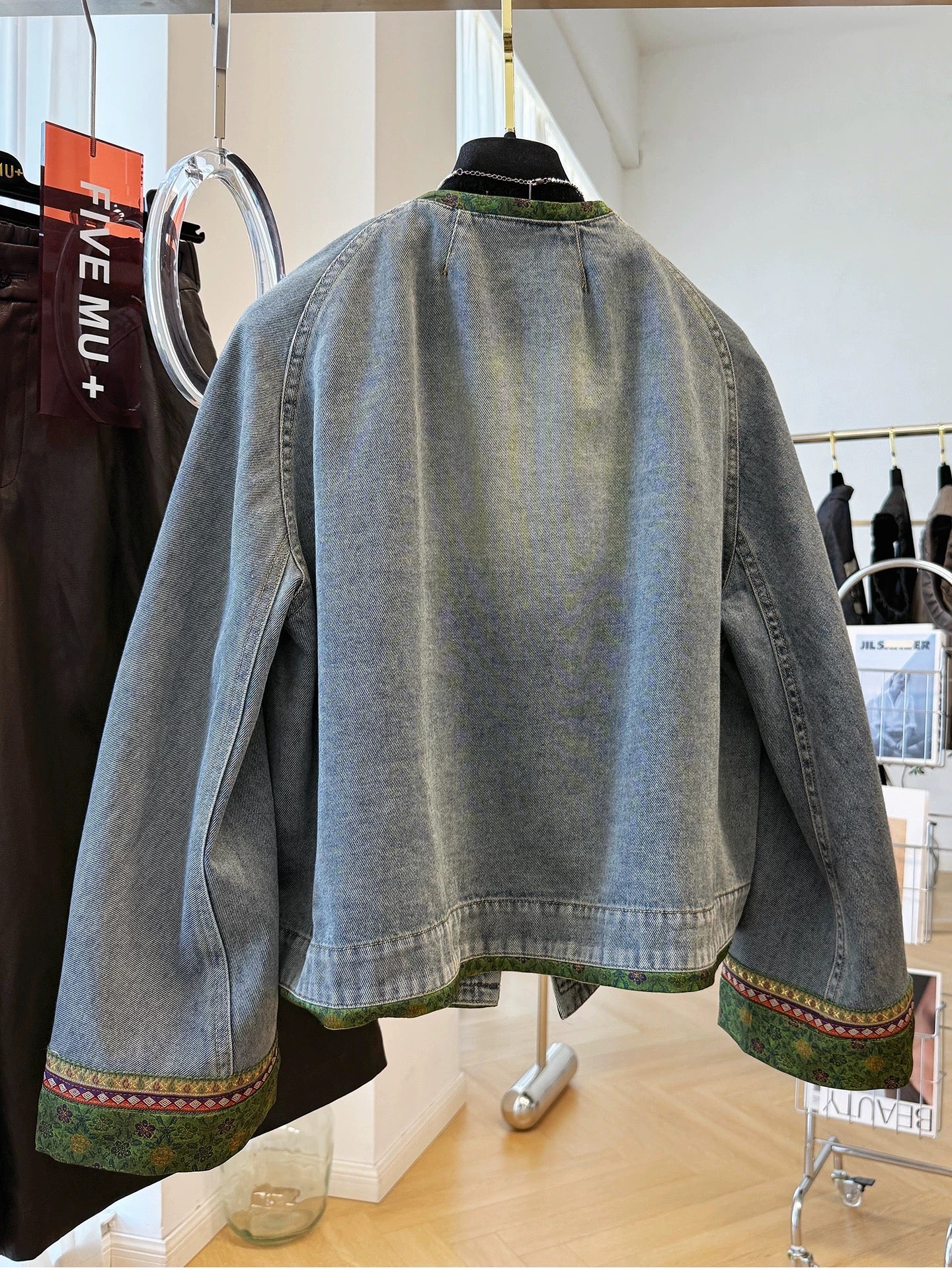 High-grade retro new Chinese style jacquard satin stitching round neck short denim jacket for women autumn great looking jacket