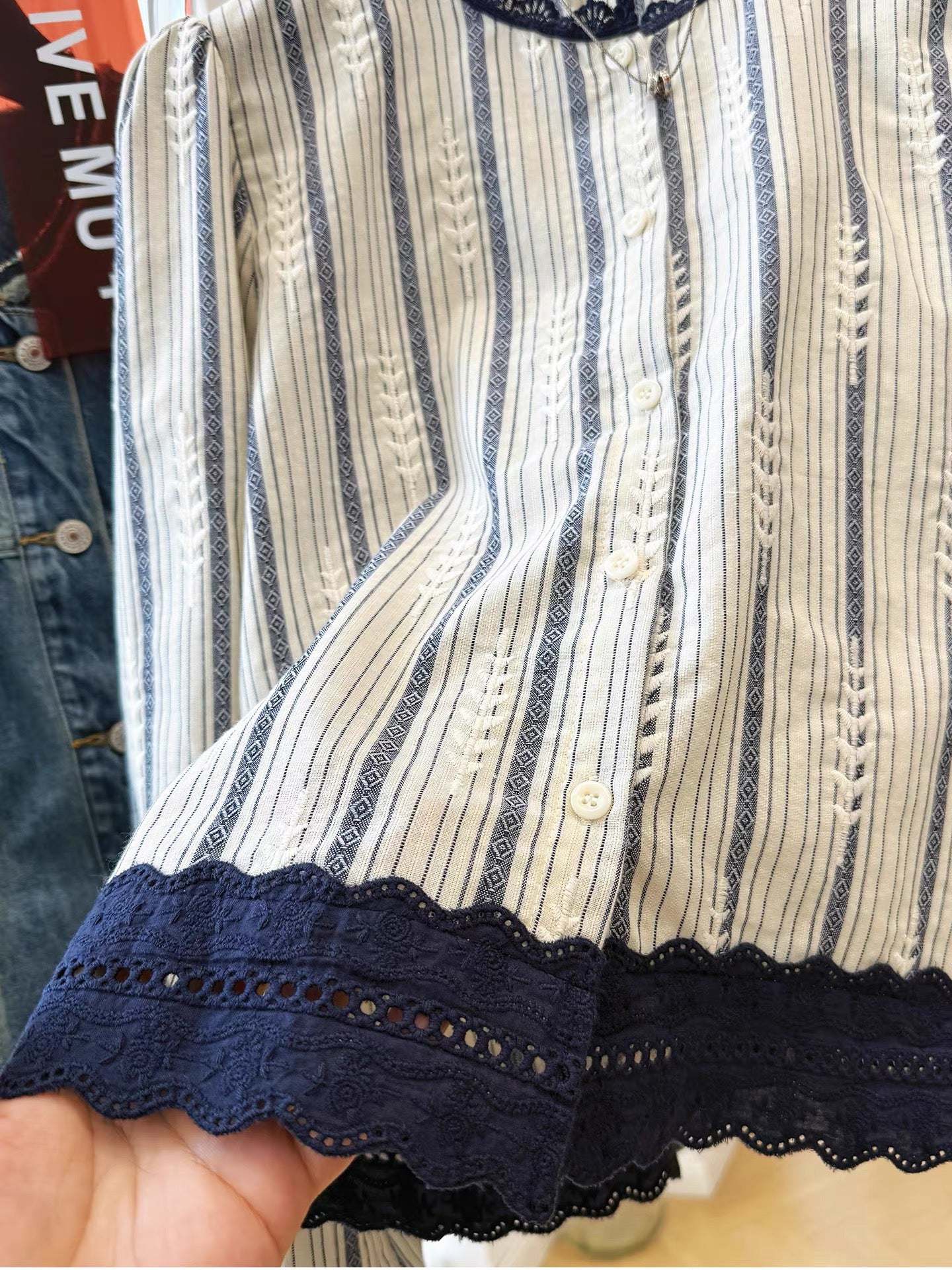 2025 early autumn new women's clothing super beautiful short blouse lace long-sleeved shirt French petite top