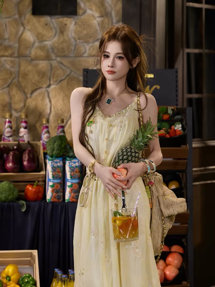 TUNTUN Spring/Summer "Butterfly Dream" Collection: A breezy, soft-style V-neck camisole dress featuring exquisite floral embroidery.