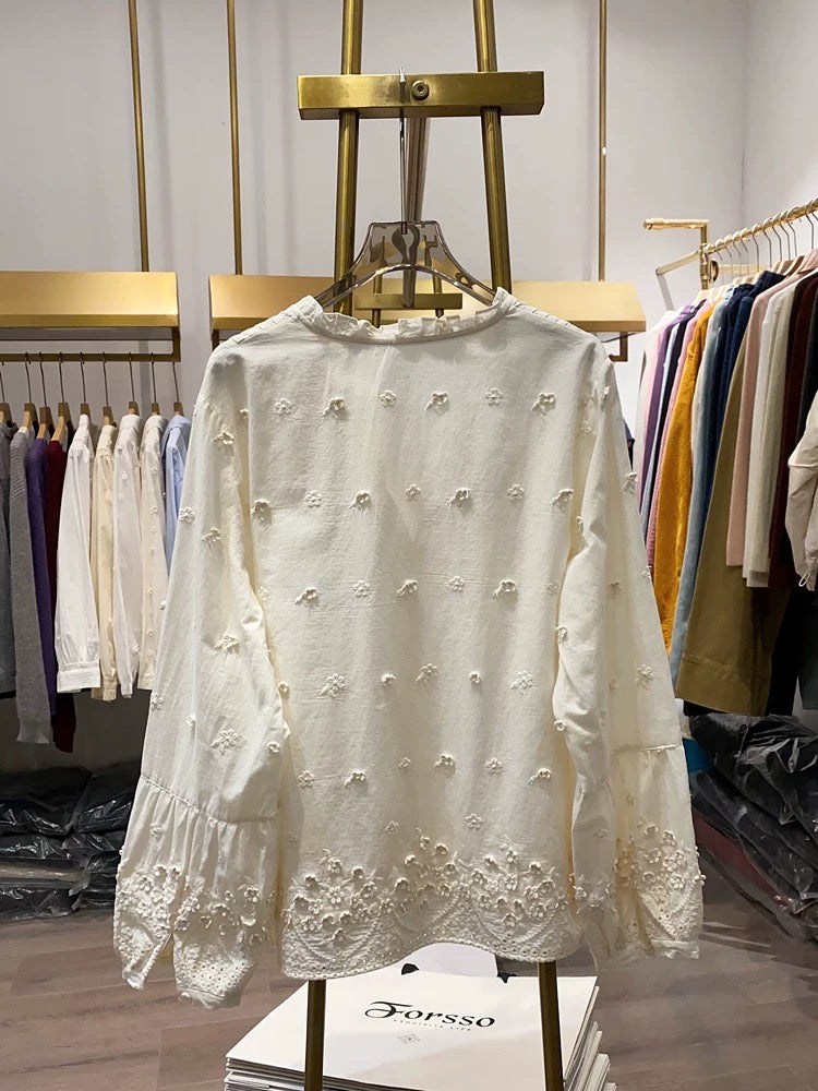 [Xiao Ai's stall real shot] Artistic forest style round neck three-dimensional flower embroidered shirt women's spring trendy slim top