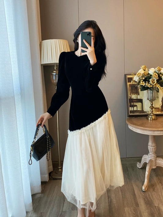 French retro Hepburn style black dress for women autumn and winter high-end gold velvet slim little black dress temperament long dress