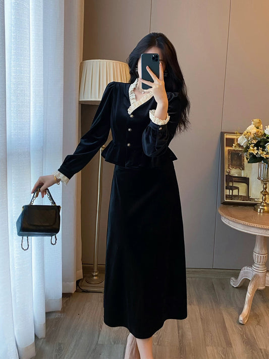 Small fragrant style suit for women in autumn and winter French retro waist slimming high-end velvet dress Hepburn style little black dress