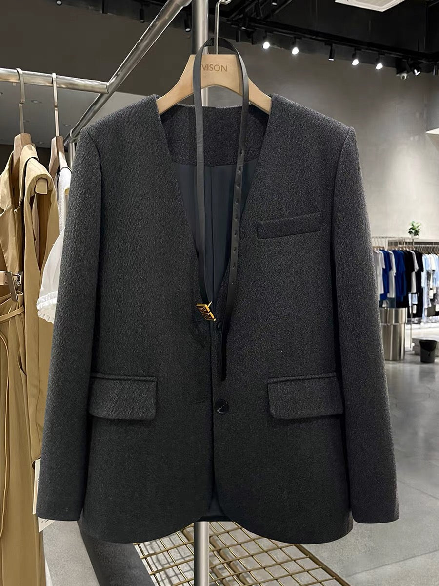 Grey minimalist V-neck slimming woolen suit jacket for women, 2025 new autumn and winter high-end versatile commuter suit.